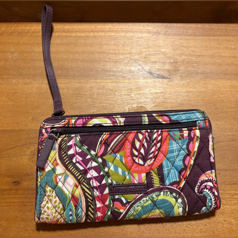 Vera Bradley Retired Pattern HeirLoom Paisley Women's Wristlet $38 Retail